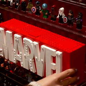 Wandvitrine für 124 LEGO® Marvel Minifiguren